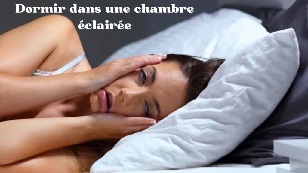 Dormir dans une chambre éclairée
