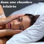 Dormir dans une chambre éclairée